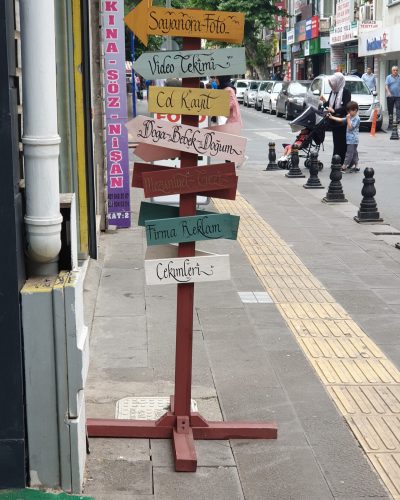 Özel Yazılı Yön Tabelası